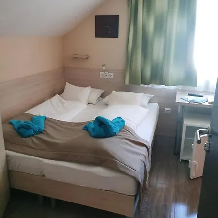 Jaja Apartman *